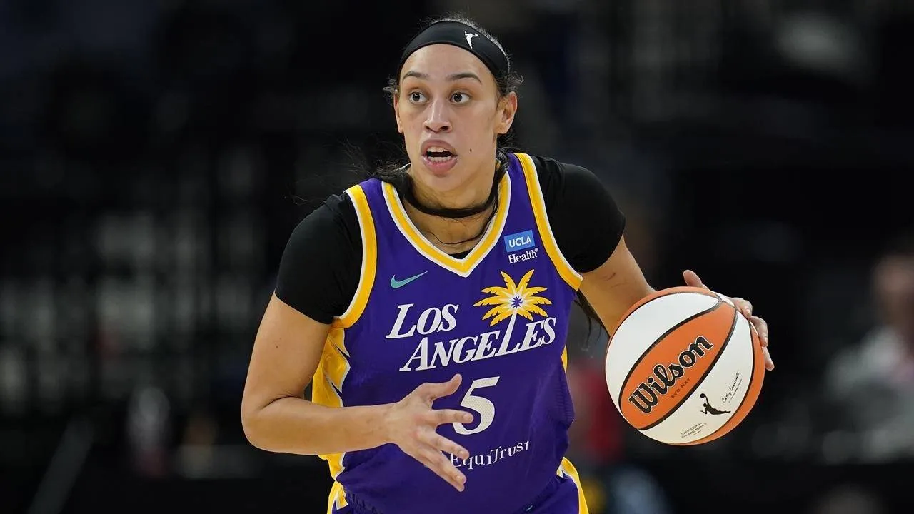Los Angeles Sparks Pertahankan Dearica Hamby dengan Kontrak Tiga Tahun