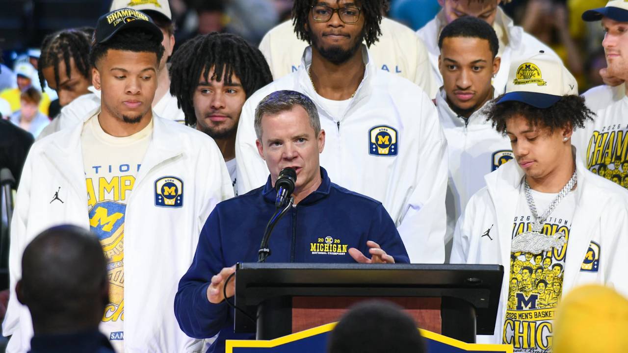 Pelatih Dusty May Sepakati Kontrak Baru Bersama Michigan Wolverines