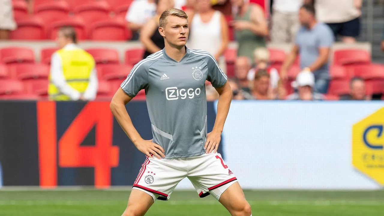 Sebelum Cedera, Perr Schuurs Akui Sudah Sepakat Gabung Inter Milan