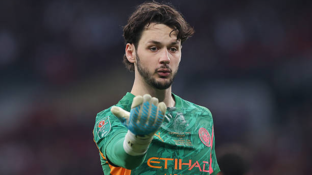 Aston Villa Siapkan Langkah untuk Rekrut James Trafford dari Manchester City