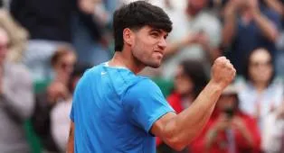 Carlos Alcaraz Lewati Rintangan Pertama Di Barcelona Tanpa Drama