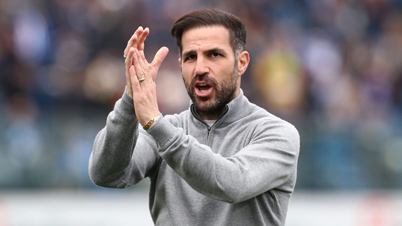 Cesc Fabregas Akhiri Diskusi Mengenai Kembali ke Barcelona