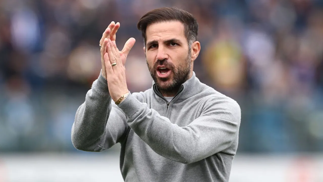 Cesc Fabregas Akhiri Diskusi Mengenai Kembali ke Barcelona