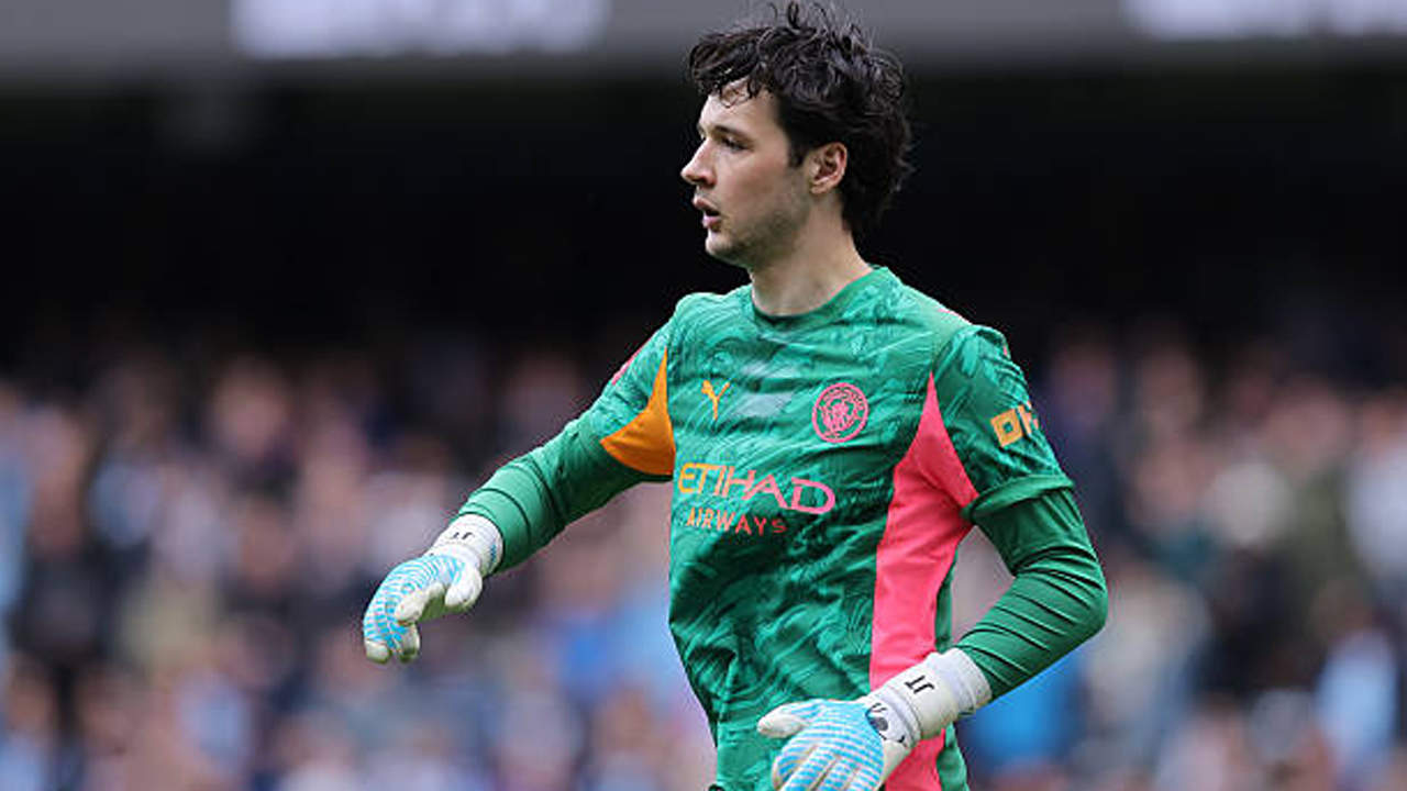 Chelsea Pantau Situasi James Trafford di Manchester City