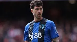 Gratis Tapi Berkualitas! Marcos Senesi Jadi Rebutan MU dan Spurs