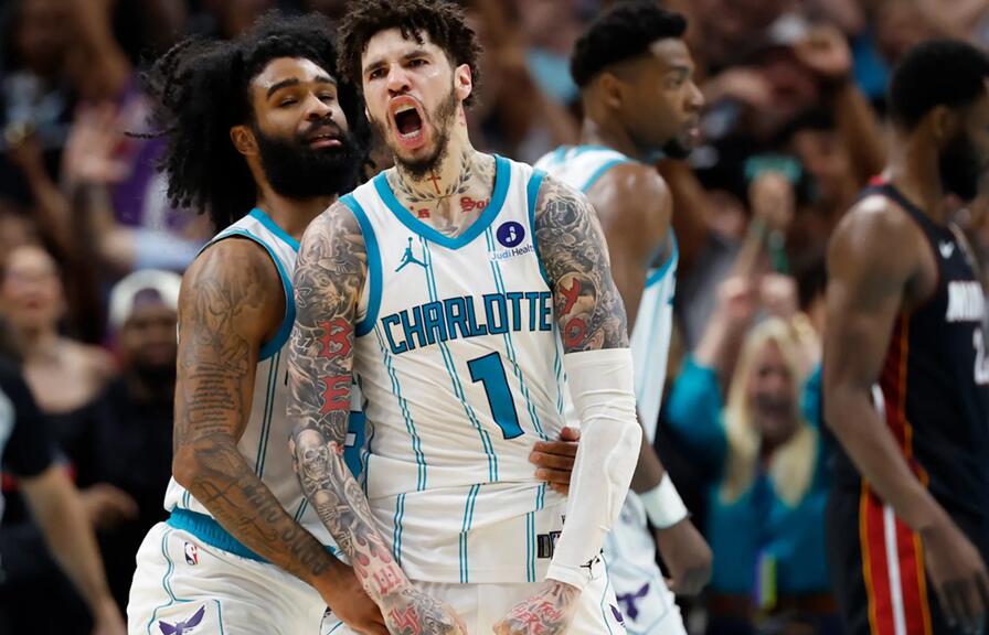Hornets Tundukkan Heat di Overtime, Lolos ke Playoff