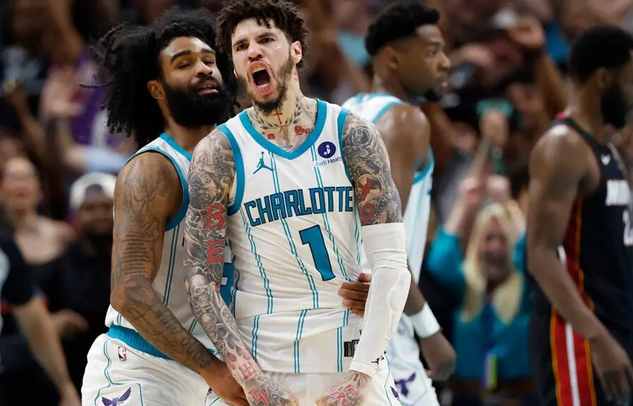 Hornets Tundukkan Heat di Overtime, Lolos ke Playoff - sumber: (mainbasket)