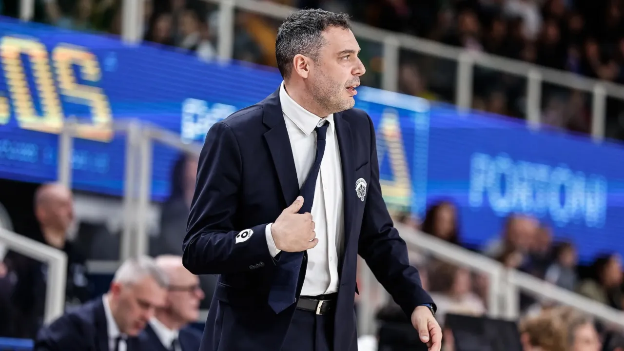 Paolo Galbiati pede bisa bawa Baskonia hentikan laju Partizan.