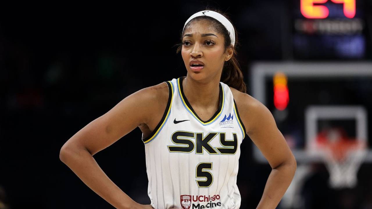 Pelatih Dream Karl Smesko Sebut Angel Reese “Tambahan Ideal Bagi Tim”