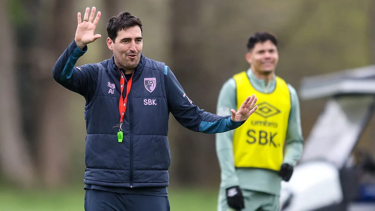 Tinggalkan Bournemouth, Andoni Iraola Diklaim Berpeluang Tangani MU