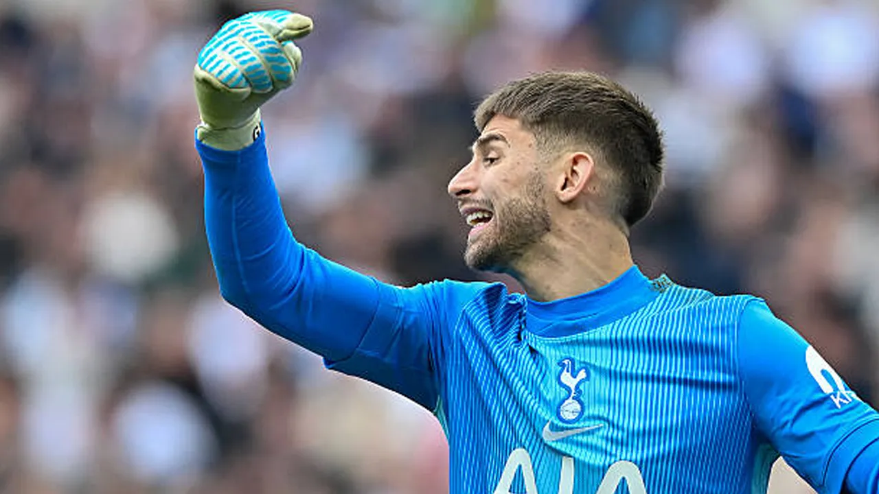 Tottenham Incar Pierce Charles, Masa Depan Guglielmo Vicario Dipertanyakan