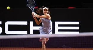 Zeynep Sonmez Kejutkan Petenis Peringkat 8 Dunia Di Stuttgart