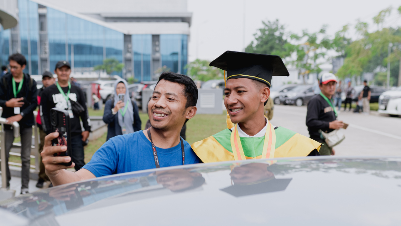 Beckham Lulus Sarjana di Tengah Kesibukan Bersama Persib