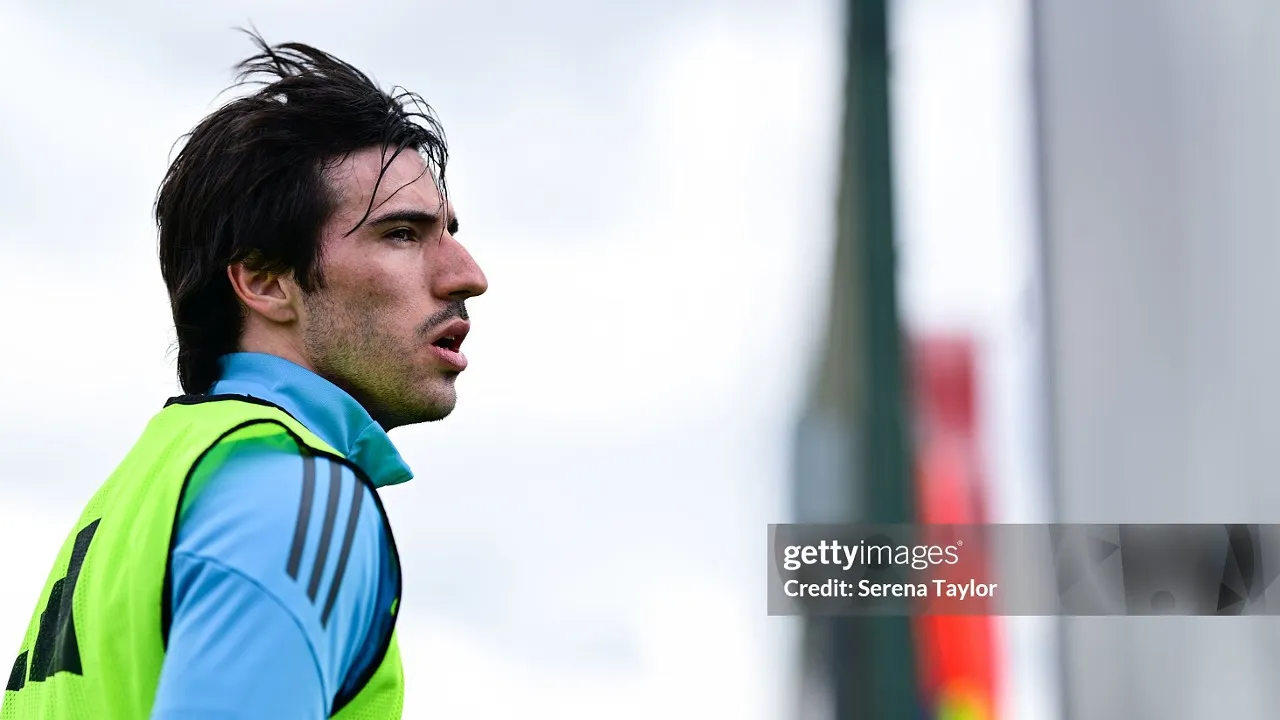 Bryan Robson Ragukan Transfer Sandro Tonali ke Manchester United