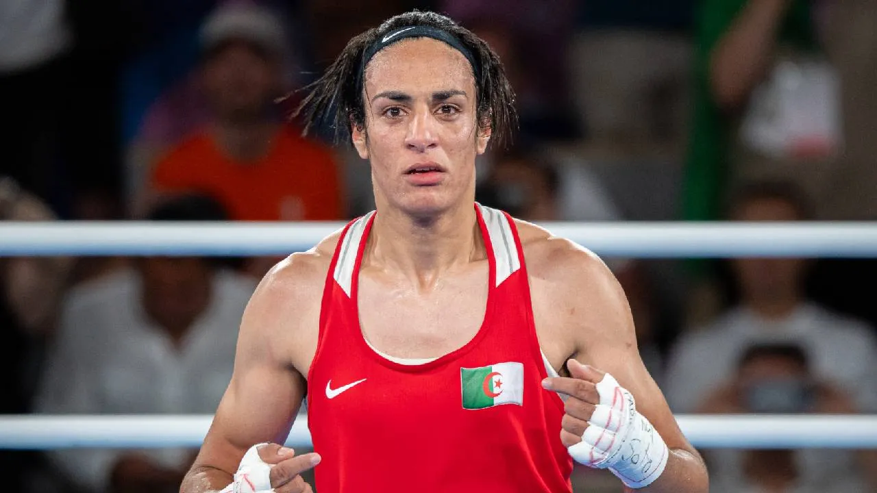 Cedera Bahu Paksa Imane Khelif Tunda Duel Profesionalnya di Paris