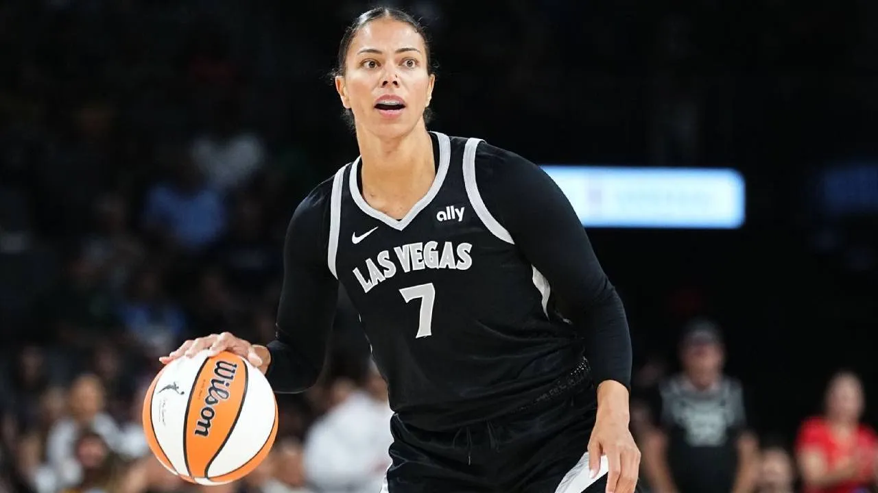 Alysha Clark, 38 tahun, menjadi pemain tertua di WNBA saat ini dan membawa pengalaman panjang serta mental juara ke dalam skuad Wings. (Foto: AP)
