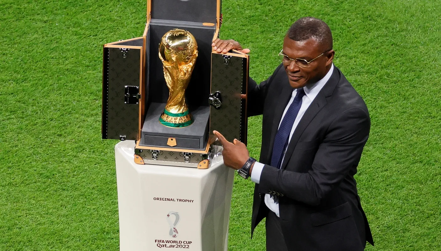 Desailly: Bastoni Bisa Ubah Dinamika Barcelona Meski Tak Selevel Maldini - sumber: (footballitalia)