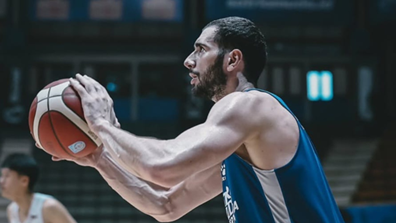 Giorgi Bezhanishvili Resmi Diperkenalkan Satria Muda