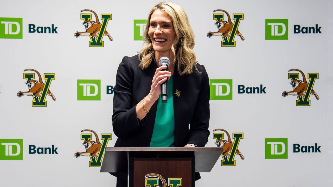 Jadi Pelatih Kepala Putri Vermont Catamounts, Maureen Magarity Ukir Sejarah