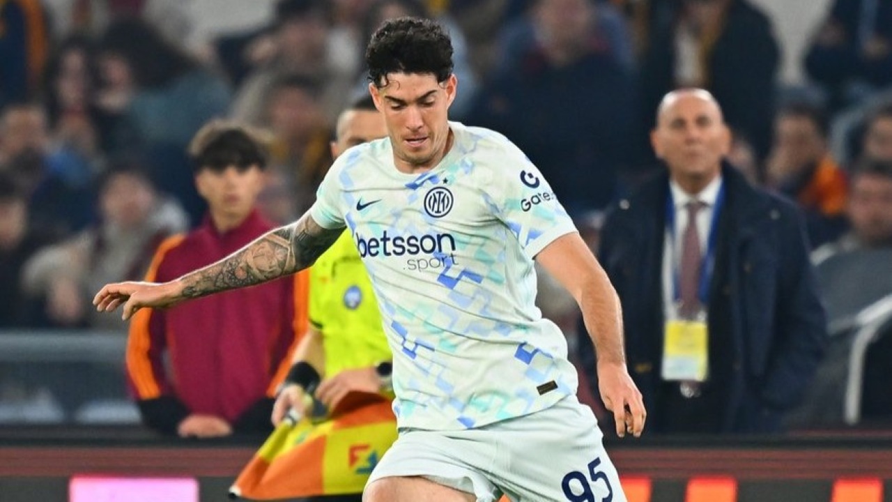 Kirim Proposal Baru Alessandro Bastoni, Barcelona Kini Bawa Hector Fort