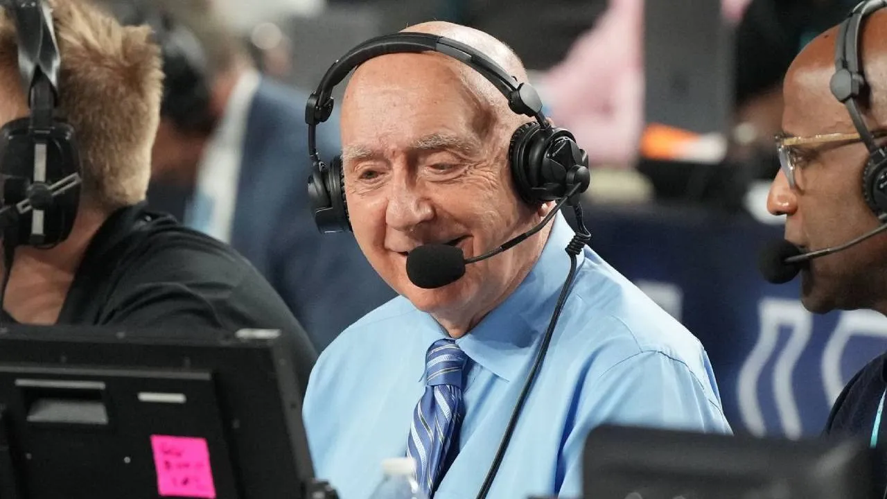 Dick Vitale dikenal sebagai salah satu wajah paling ikonik dalam siaran bola basket perguruan tinggi di Amerika Serikat. (Foto: AP)