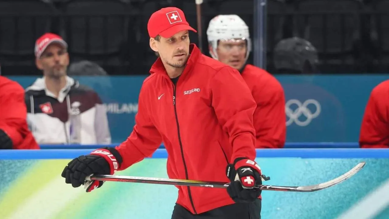 Patrick Fischer menggunakan dokumen palsu agar dapat mendampingi tim nasional Swiss tanpa harus memenuhi aturan ketat terkait vaksinasi. (Foto: AP)