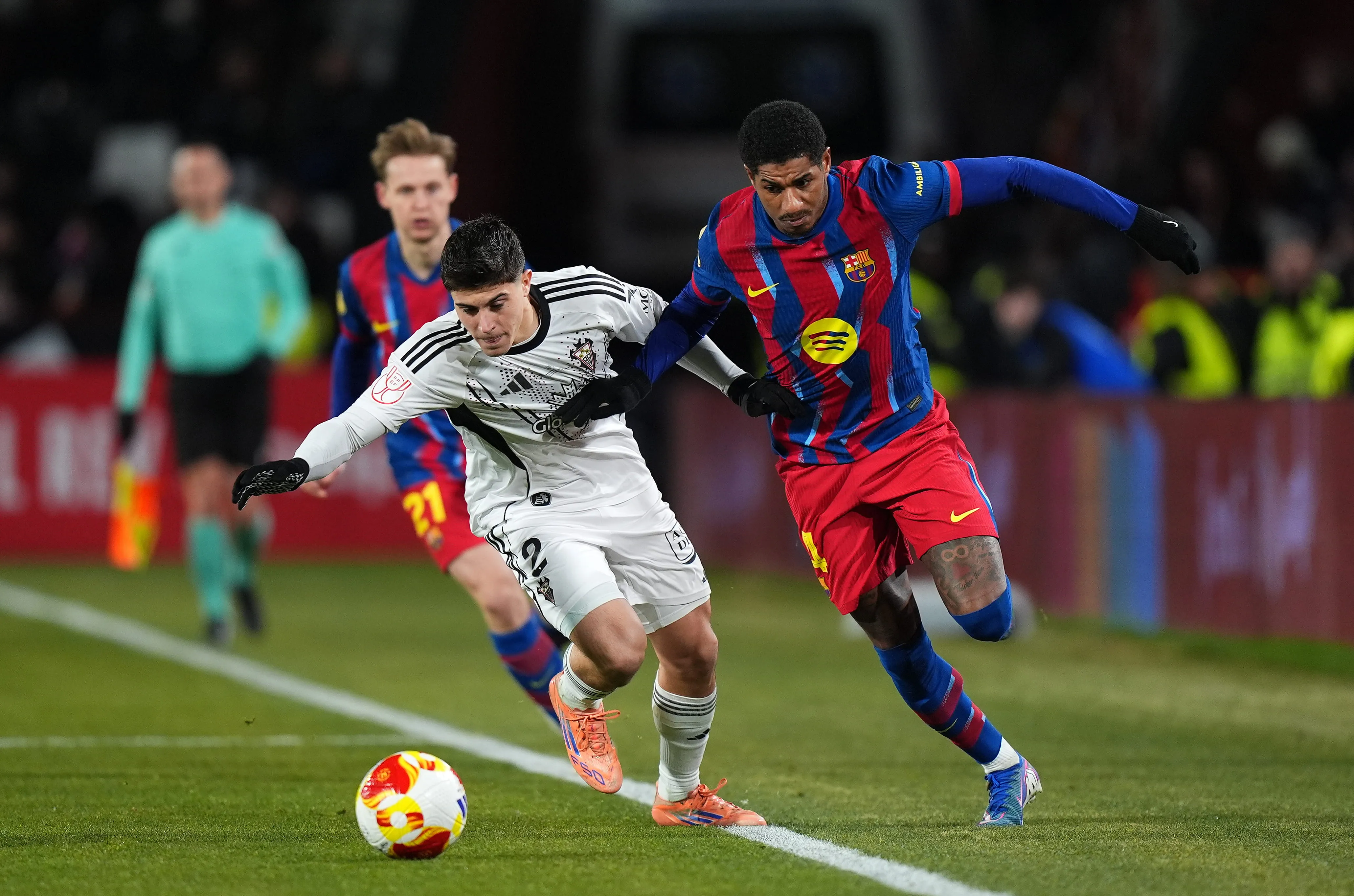 Peluang Rashford Bertahan di Barcelona Semakin Menipis - sumber: (footballespana)