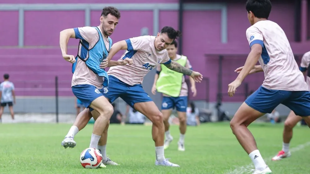 Persik Prioritaskan Penguatan Lini Belakang Hadapi Persita - sumber: (ileagueid)