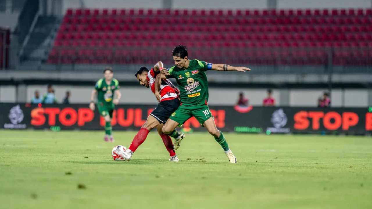 Pertemuan Madura United kontra Persebaya Surabaya di putaran pertama