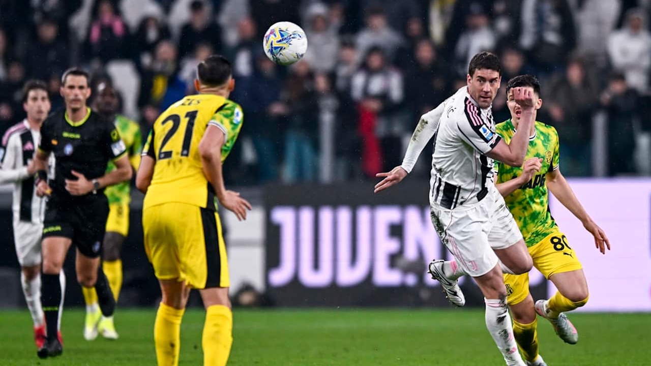 AC Milan Berupaya Manfaatkan Macetnya Negosiasi Dusan Vlahovic dan Juventus