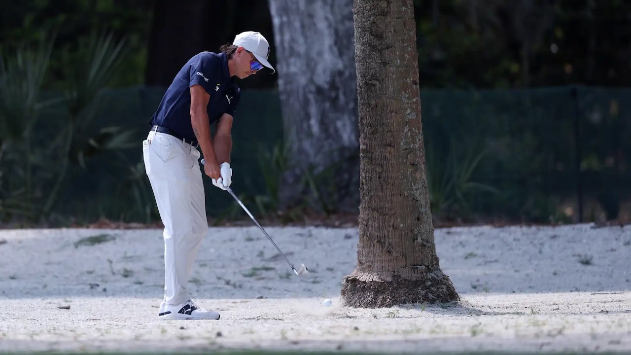 Aksi Unik Rickie Fowler Curi Perhatian di RBC Heritage