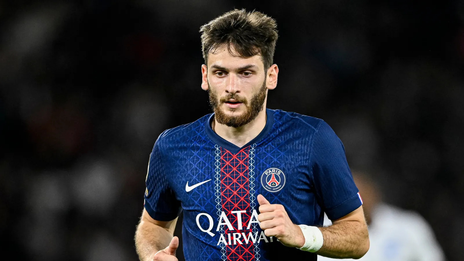 Arsenal Segera Boyong Bintang PSG Khvicha Kvaratskhelia - sumber: (givemesport)