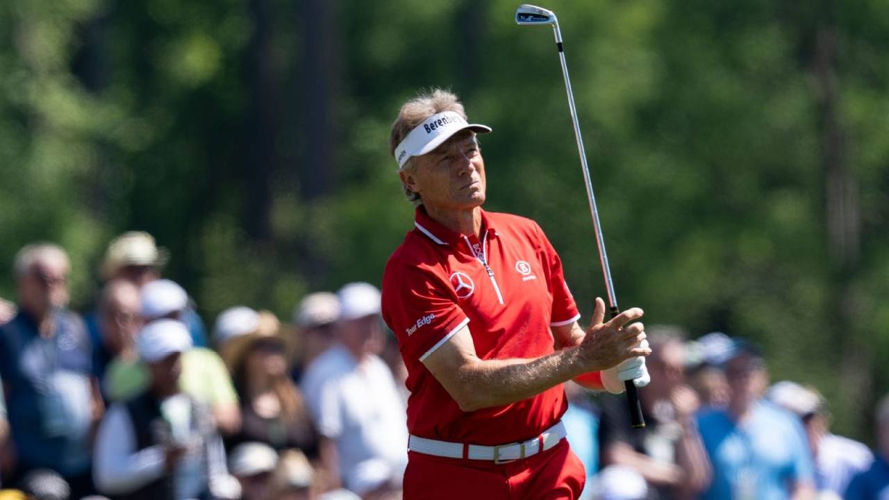 Bernhard Langer Berbagi Puncak Klasemen Senior PGA Championship