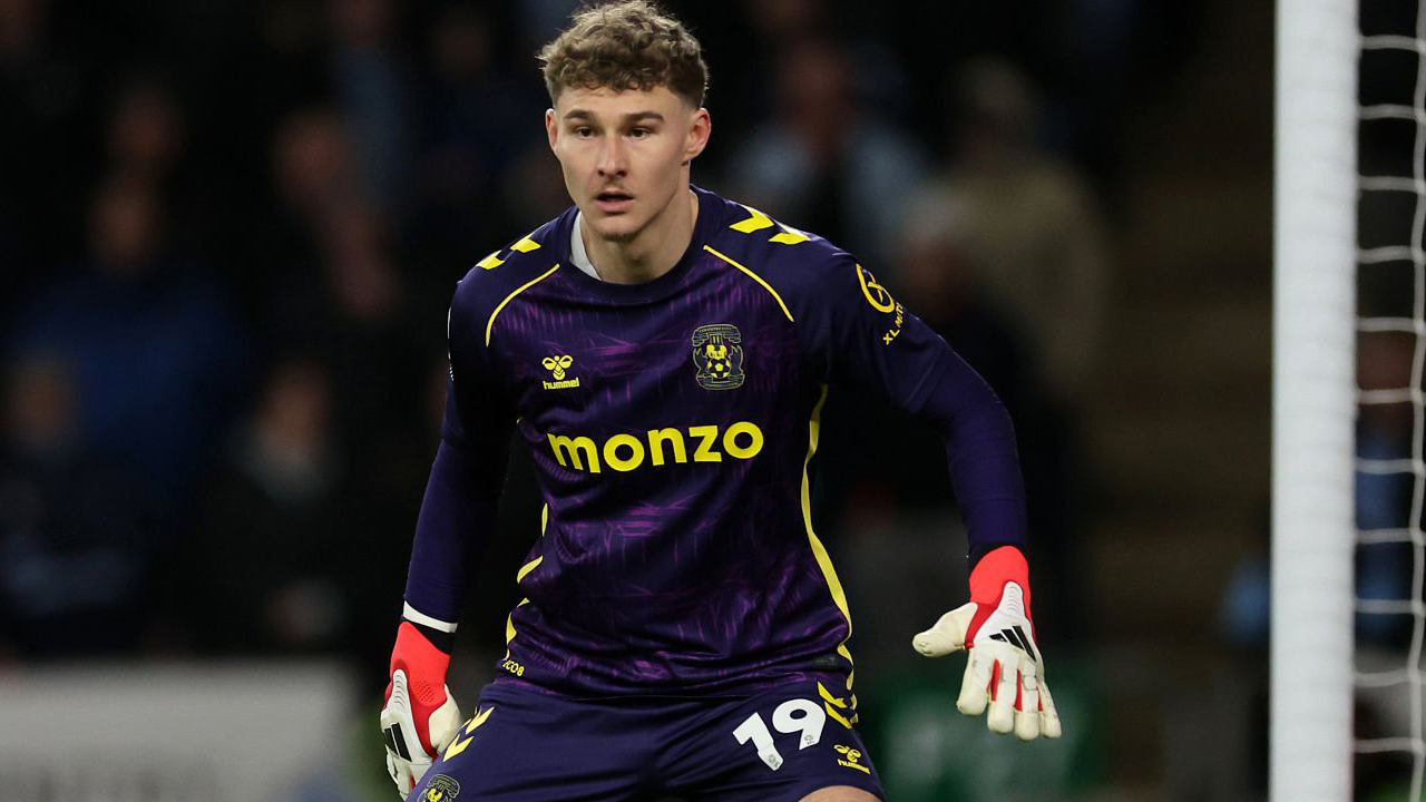 Cari Pelapis Lammens, MU Intip Peluang Rekrut Carl Rushworth