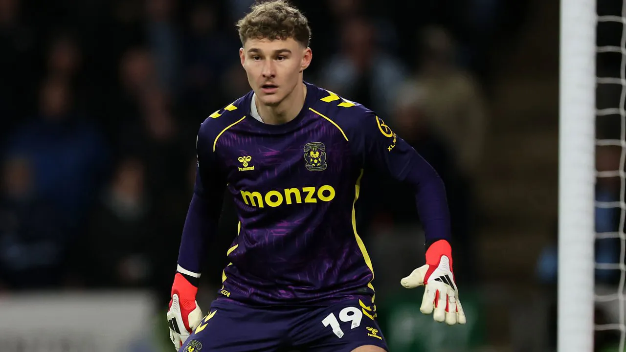 Cari Pelapis Lammens, MU Intip Peluang Rekrut Carl Rushworth