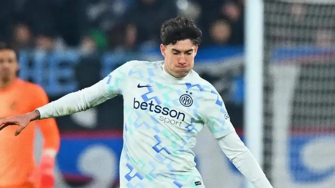 Lagi di Titik Terendah, Chivu Parkir Alessandro Bastoni Saat Lawan Cagliari