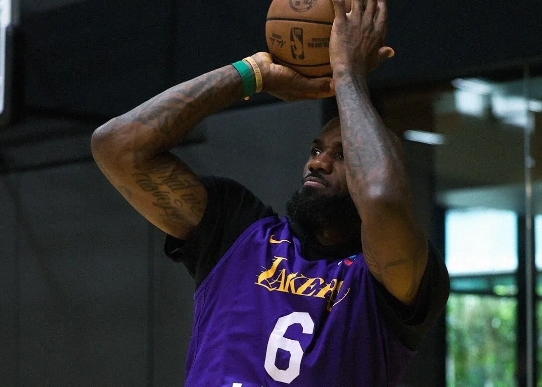 Lakers Siap Hadapi Rockets, Fokus Jadi Kunci LeBron - sumber: (mainbasket)