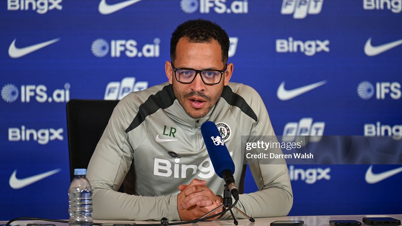 Liam Rosenior Yakin Chelsea Bisa Bangkit di Tengah Tren Buruk