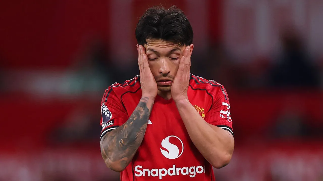 Louis Saha Sebut Kartu Merah Lisandro Martinez ‘Lelucon’