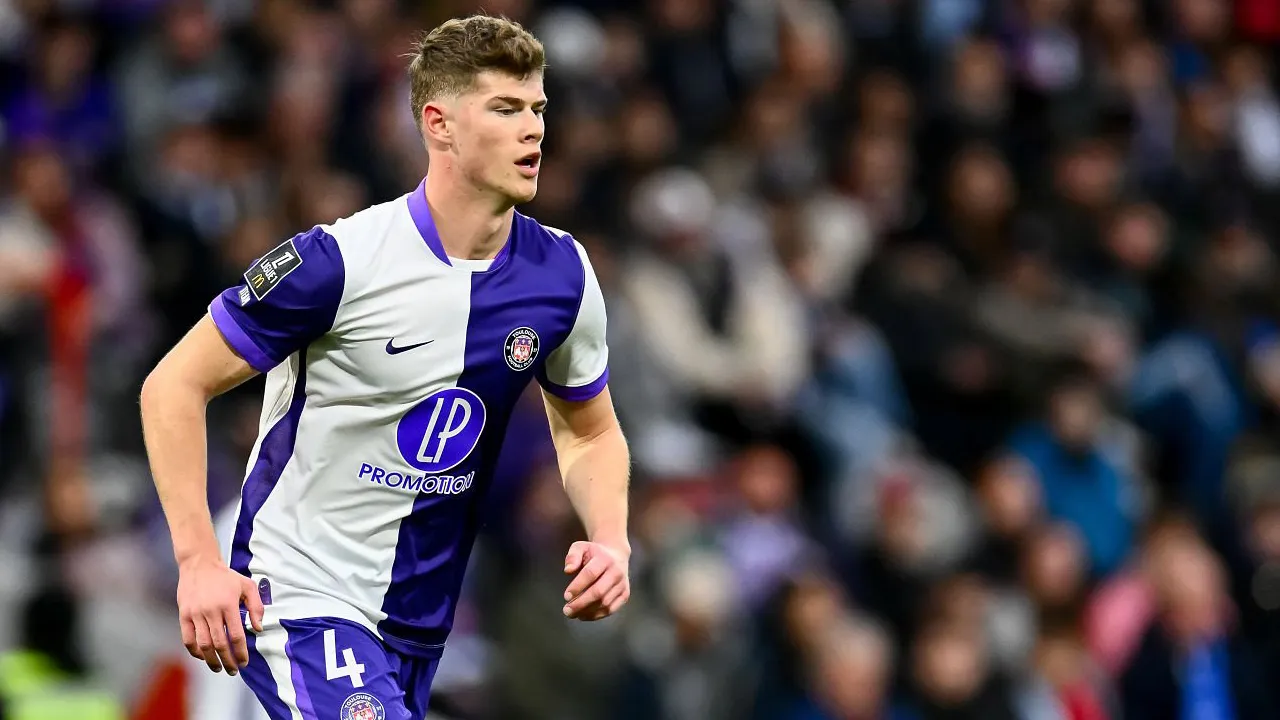 MU Lirik Charlie Cresswell, Calon Penerus Harry Maguire di Lini Belakang