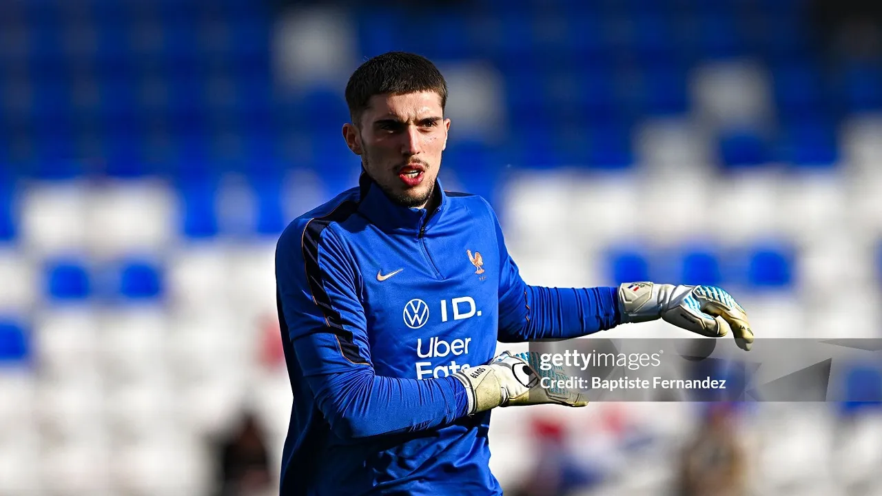 Robin Risser Setia ke Lens di Tengah Minat Newcastle dan Spurs