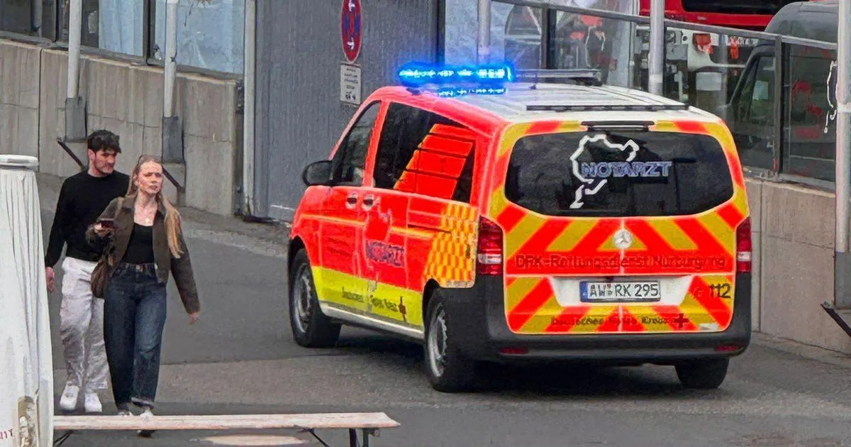 Ambulans di Sirkuit Sebabkan Bendera Merah di Balapan Nürburgring - sumber: (racingnews365)