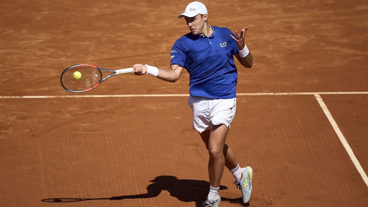 Bertahan Di Barcelona, Hamad Medjedovic Tunjukkan Permainan Terbaik