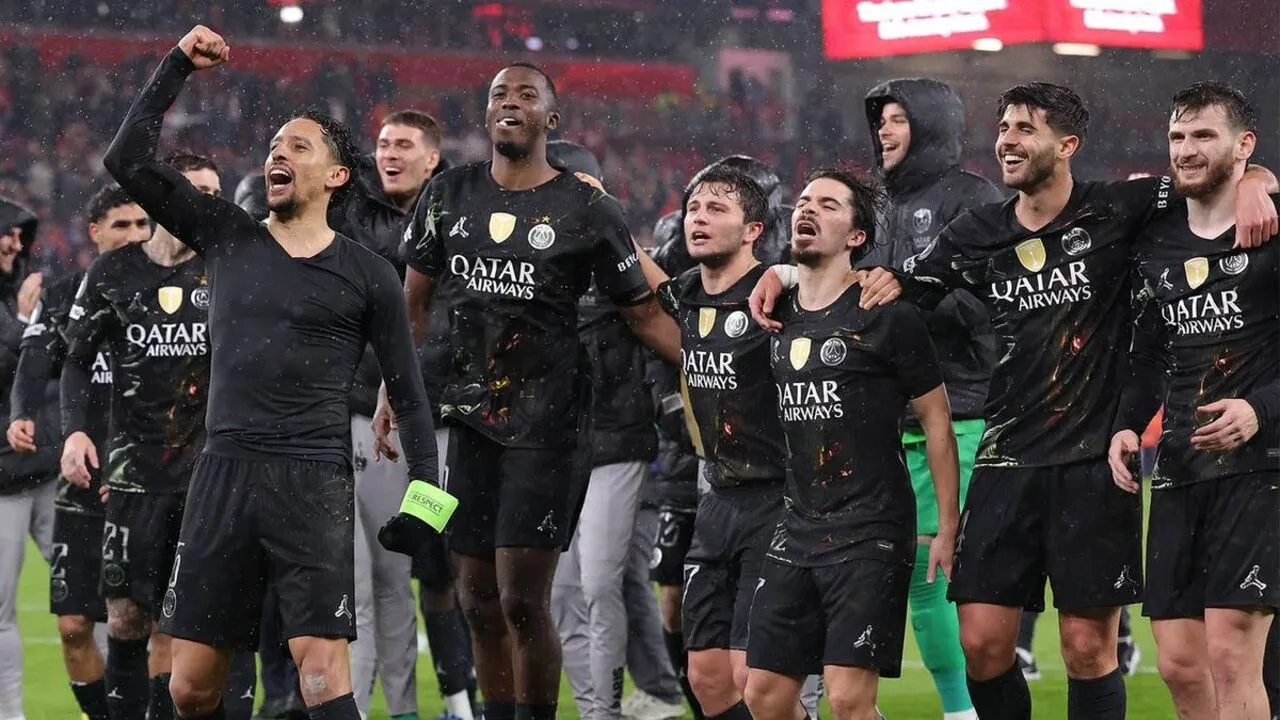 Paris Saint-Germain dijagokan oleh Carlo Ancelotti bisa mempertahankan gelar Liga Champions mereka musim ini usai menyingkirkan Liverpool di babak perempat final / via Getty Images