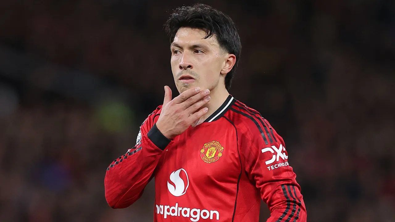 Carrick Ogah Bahas Lagi Soal Kartu Merah Lisandro Martinez