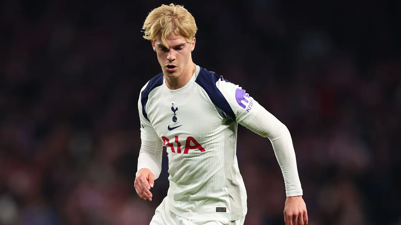 Lini Tengah Belum Stabil, Chelsea Lirik Lucas Bergvall