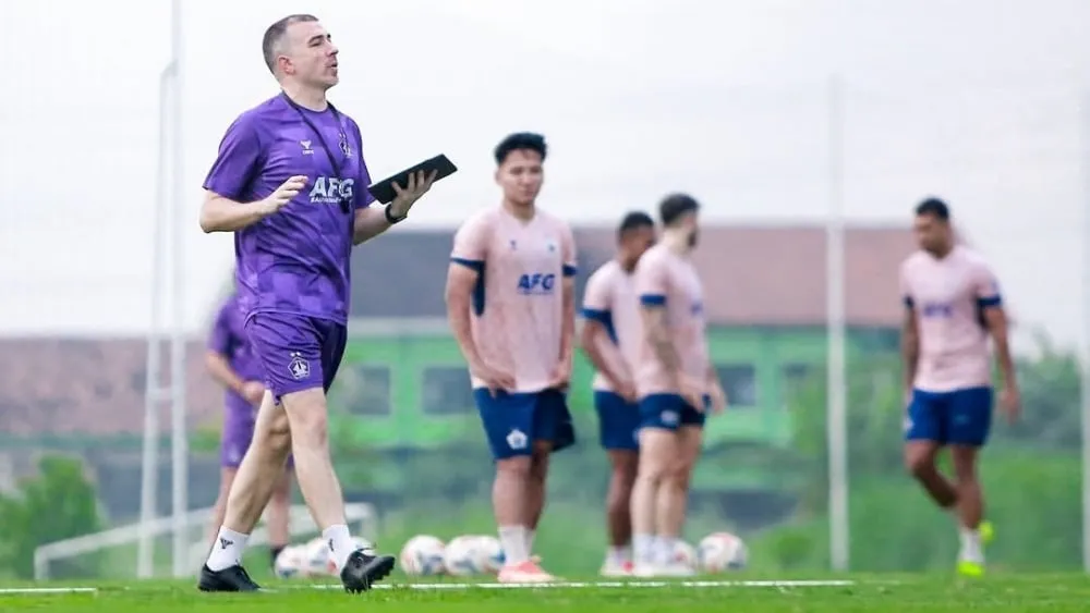 Marcos Reina Rancang Strategi Baru untuk Revans Melawan Persita - sumber: (ileagueid)