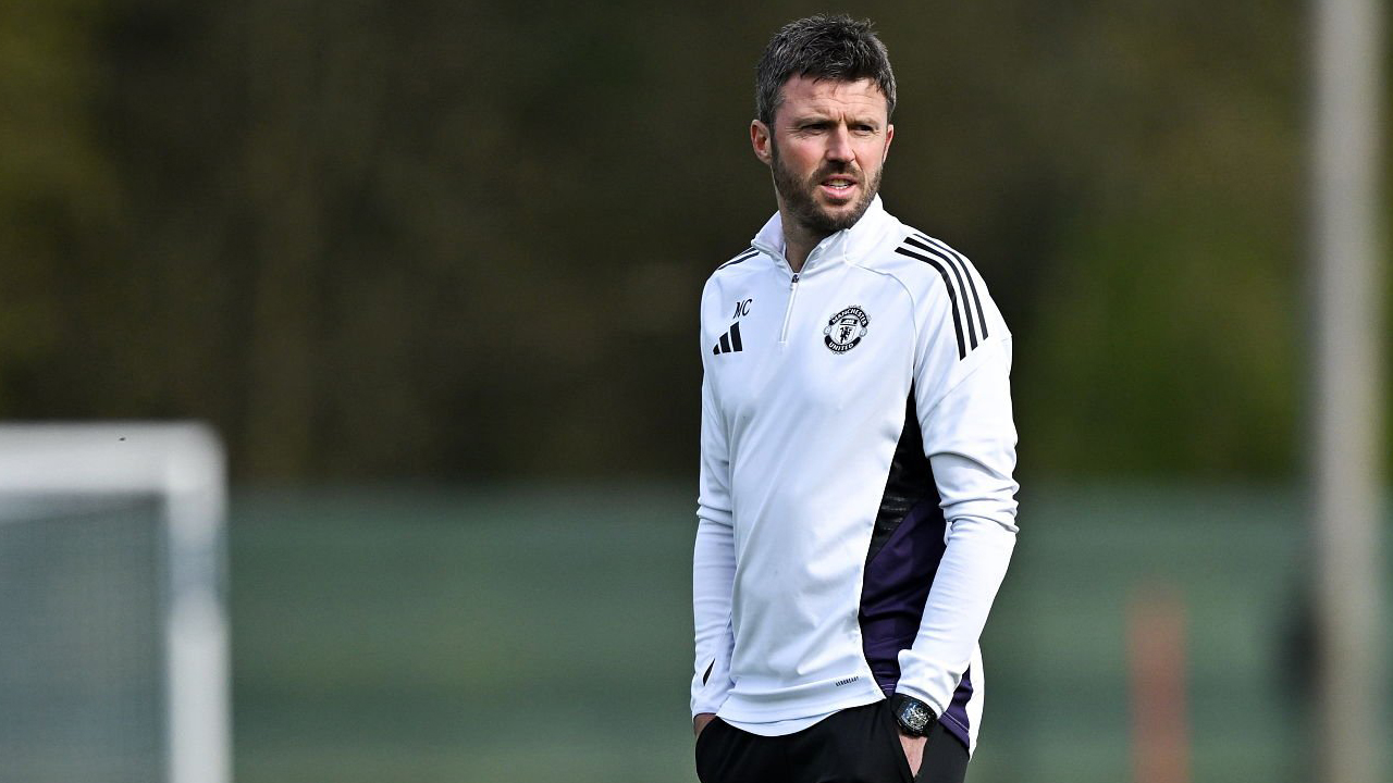 Michael Carrick Pastikan MU Siap Tempur Hadapi Chelsea di Stamford Bridge