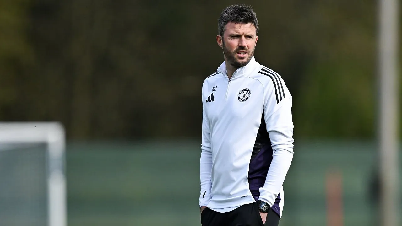 Michael Carrick Pastikan MU Siap Tempur Hadapi Chelsea di Stamford Bridge
