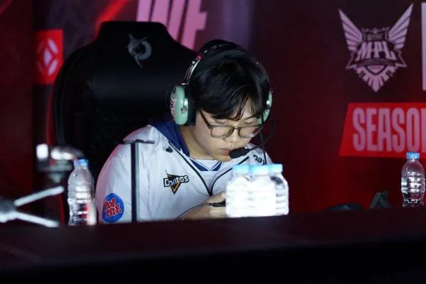 RRQ Taklukkan EVOS di Derbi Klasik MPL ID S17 W4 - sumber: (ggwp)